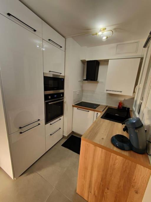 Joli Appartement Au Pied Du Tramway Bezons Exterior photo